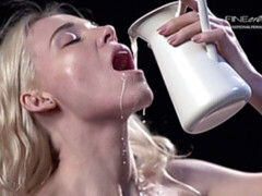 Salle de bains, Blonde, Doigter, Masturbation, Rasée, Solo, Adolescente, Nénés