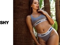 Anaal, Grote kont, Handbeurt, Natuurlijke tieten, Buiten, Biljart, Tiener, Tieten likken