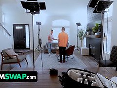 Grote mammen, Rondborstig, Handbeurt, Hardcore, Likken, Moeder die ik wil neuken, Orgie, Tieten likken