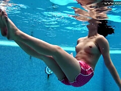 女, なめる, 小柄, 公共, ロシア人, シャワー, 一人, 水中
