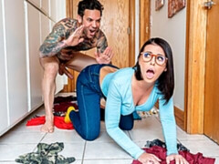 Amateur, Gros cul, Grosse bite, Gros seins, Sucer une bite, Brunette brune, En levrette, Maigrichonne