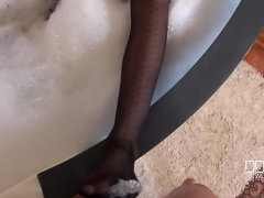 Salle de bains, Blonde, Tchèque, Fétiche des pieds, Branlette thaïlandaise, Petite femme, Pov, Nénés