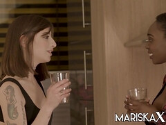 Большой член, Минет, Брюнетки, Грудастые, Черненькие, Натуральные сиськи, Крошечные, Реалити