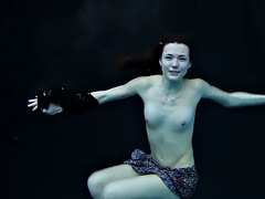 Braunhaarige, Fetisch, Pool, Pornostars, Öffentlich, Russisch, Solo, Jungendliche (18+)