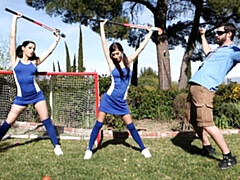 Grosser arsch, Grosser schwanz, Grosse titten, Blasen, Braunhaarige, Hundestellung, Im freien