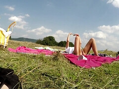 Rubia, Morena, Linda, Checa, Grupo, Al aire libre, Sexo soft, Bajo la falda