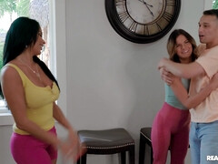 Tetas grandes, Mamada, Morena, Polla, Pajear, Lamidas, Madres para coger, Trio