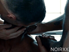 Anal, Grosse bite, Sucer une bite, Homosexuelle, Gym, Interracial, Muscle, Tatouage