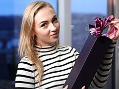 Gros seins, Blonde, Gode, Doigter, Masturbation, Maigrichonne, Dénudage, Adolescente