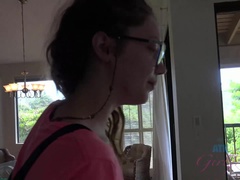 Amateur, Morena, Penetracion con dedos, Novia, Público, Coño, Fumando, Tetas