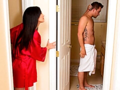 Sucer une bite, Brunette brune, En levrette, Branlette thaïlandaise, Fille latino, Léchez, Lingerie, Chatte