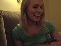 Salle de bains, Gros seins, Blonde, Petite amie, Pov, Chatte, Rasée, Jupe