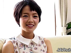 Sucer une bite, En levrette, Japonaise, Seins naturels, Cheveux courts, Maigrichonne, Adolescente, Nénés