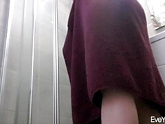 Entre bastidores, Morena, Residencia universitaria, Hembra, Fetiche, Ducha, Solo, Voyeur