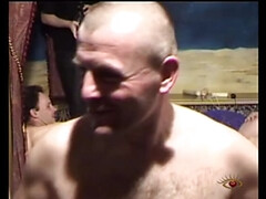 素人, フェラチオ, 手コキする, 淫乱熟女, オーガズム, オージー, パーティ, スインガー