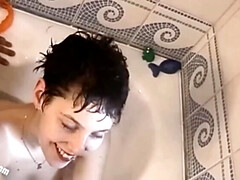 捕まる, 3p男男女, ヌード, オマンコ, ショートヘア, シャワー, 三人, のぞき
