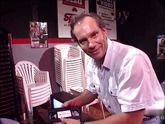 Gros cul, Sucer une bite, Brunette brune, Gorge profonde, Queue, Hard, Orgie, Rétro ancien