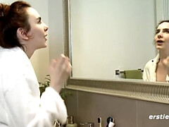 素人, ディルド, 女, ドイツ人, オーガズム, 小柄, シャワー, 濡れ