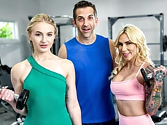 Culo grande, Verga grande, Mamada, Estilo perrito, Ffm, Gimnasio, Adolescente, Tetas