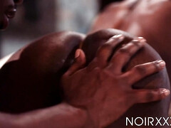 Grosse bite, Noire, Sucer une bite, Tir de sperme, Gorge profonde, En levrette, Homosexuelle, Embrassement