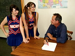 デカ尻, デカチン, デカパイ, チアリーダー, 手コキする, なめる, ガリガリ, ティーン