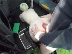 Leie, In den arsch, Arsch, Blondine, Blasen, Aufs gesicht abspritzen, Fingern, Tätowierung