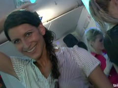 Blonde, Habillées, Club, Hard, Lesbienne, Orgie, Echangistes, Mouillée