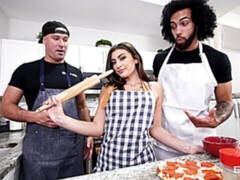 デカチン, 茶髪の, 浮気者, バック, 指いじり, 異人種間, 剃毛, タトゥー