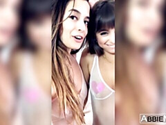 18 ans, Cul, Embrassement, Léchez, Lingerie, Masturbation, Seins naturels, Adolescente