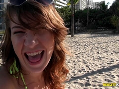 Leie, Bikini, Blasen, Braunhaarige, Spermaladung, Aufs gesicht abspritzen, Geschwollene nippel