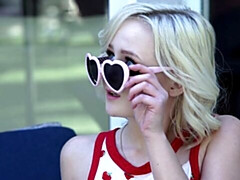 Grosser arsch, Grosser schwanz, Grosse titten, Blondine, Hundestellung, Zierlich, Kurzes haar, Jungendliche (18+)