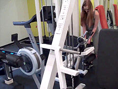 Sucer une bite, Cocu, Européenne, Gym, Argent, Réalité, Rousse roux, Adolescente