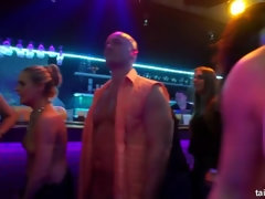 フェラチオ, 衣服着たままセックス, グループ, 異人種間, レズビアン, スインガー, 三人, 濡れ