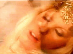 In den arsch, Grosse titten, Blondine, Blasen, Kehlenfick, Schwanz, Doppelpenetration, Vintage