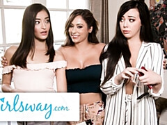 Большие сиськи, Хд, Лесбиянка, Лизание, Милф, Киски, Бритые, Втроем