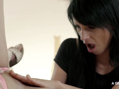 Grote mammen, Zwart, Bruinharig, Seksspeelgoed, Naakt, Kut duiken, Tieten likken, Nat