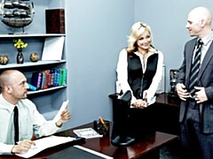 Grosser arsch, Grosse titten, Blasen, Hundestellung, Milf, Büro, Kurzes haar, Titten