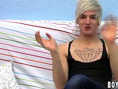 Tir de sperme, Emocore, Homosexuelle, Masturbation, Piercing, Solo, Tatouage