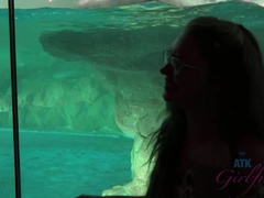 Enthousiasteling, Bruinharig, Eten, Vriendin, Orgasme, Buiten, Openbaar, Tieten likken