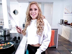 Grote lul, Blond, Pijpbeurt, Hondjeshouding, Keuken, Natuurlijke tieten, Tiener, Tieten likken