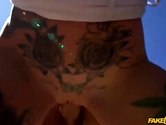 Большая жопа, Большие сиськи, Брюнетки, В машине, Хд, От первого лица, Тату