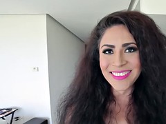 Enthousiasteling, Interraciaal, Latijnse vrouw, Masturbatie, Realiteit, Shemale, Douche