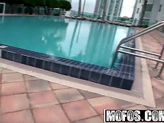 Cara Swank tries anal and gets a deepthroat surprise