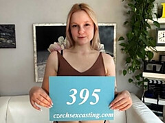 Grosser arsch, Grosser schwanz, Blondine, Blasen, Hundestellung, Milf, Rasiert