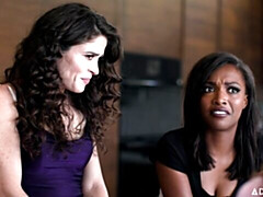 Culo, Verga grande, Estilo perrito, Doble penetracion, Tetas naturales, Cabello corto, Flaco, Tetas