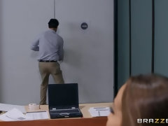 Arsch, Grosse titten, Braunhaarige, Kleid, Absätze, Muschi, Tätowierung, Tanga