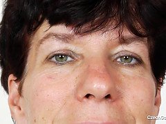 Grosse titten, Tschechisch, Oma, Lingerie, Mutti, Natürlichen titten, Stiefmutter, Spielzeuge