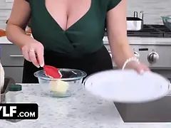 Step-mother Dee Williams milf cunny is so well-prepped to be stuffed for thanksgiving