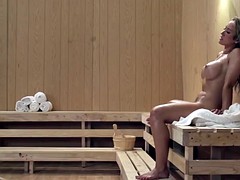 Садо мазо, Большие сиськи, Дилдо, Женщины, Женское доминирование, Лизание, Киски, Бритые