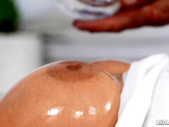 Gros seins, Noire, Fétiche, Fille latino, Massage, Huilée, Chatte, Nénés